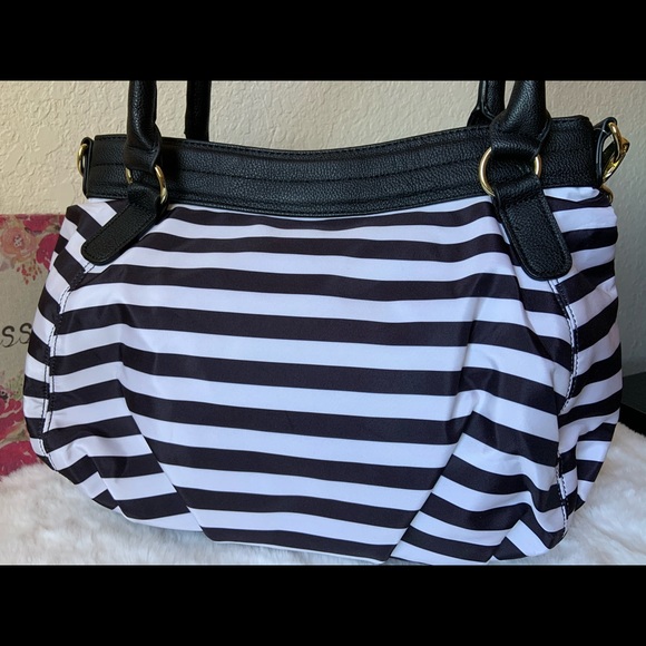 Betsy J satchel - Picture 2 of 10